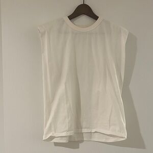 The Frankie Shop Eva padded muscle T-shirt in  white